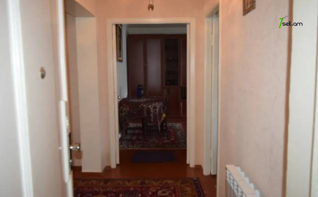 4 սենյականոց բնակարան Պարույր Սևակի փողոցում, 98 ք.մ., նախավերջին հարկ, մի քանի պատշգամբ