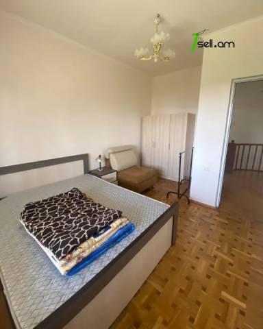 Երկու հարկանի քարե տուն, Armen Tigranyan street Արաբկիրում, 550 ք.մ., 3+ սանհանգույց