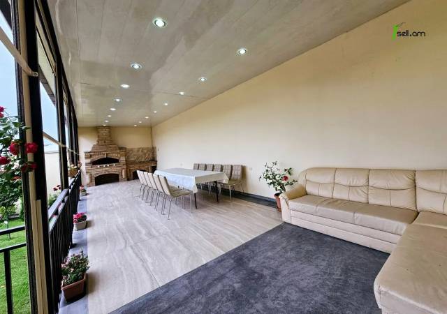 Երեք հարկանի քարե տուն, Նոյ թաղամաս Մալաթիա Սեբաստիայում, 1200 ք.մ., 3+ սանհանգույց