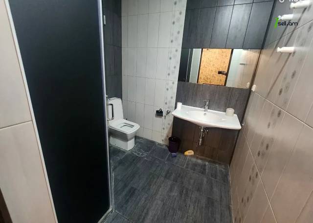 Երեք հարկանի քարե տուն Ծարավ աղբյուրի փողոցում Ավանում, 253 ք.մ., 3+ սանհանգույց, եվրովերանորոգված