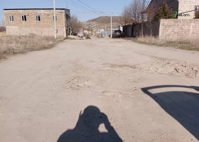 Հողատարածք բնակելի շինությունների համար Առինջի 27-րդ փողոցում Ավանում, 800 ք.մ.