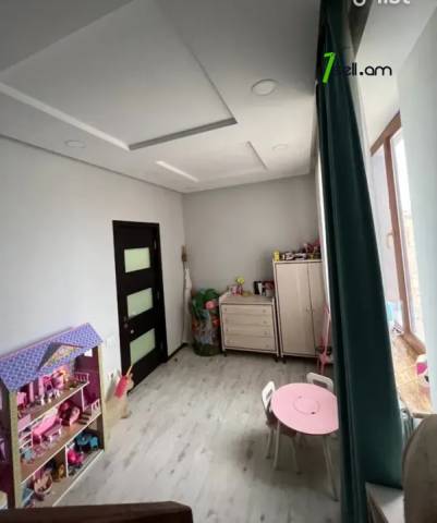 4 սենյականոց բնակարան նորակառույց շենքում Սասնա Ծռերի փողոցում, 112 ք.մ., 2 սանհանգույց