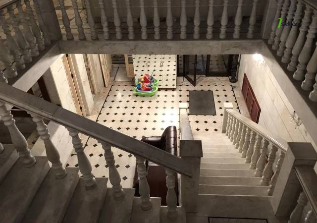 Երեք հարկանի քարե տուն Այասի փողոցում կենտրոնում, 200 ք.մ., 3+ սանհանգույց, կապիտալ վերանորոգված