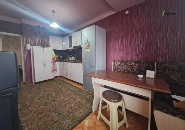 3 սենյականոց բնակարան, Մովսես Խորենացի փողոց 1-ին նրբանցք, 93 ք.մ., 2 սանհանգույց, 6/13 հարկ