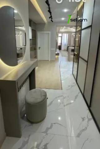 3 սենյականոց բնակարան նորակառույց շենքում Նելսոն Ստեփանյան փողոցում, 73 ք.մ., բարձր առաստաղներ