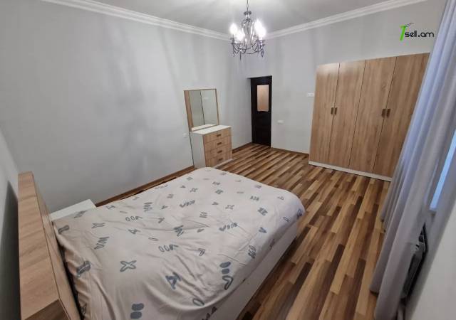 Երկու հարկանի քարե տուն Եղիազարյան փողոցում Աջափնյակում, 350 ք.մ., եվրովերանորոգված