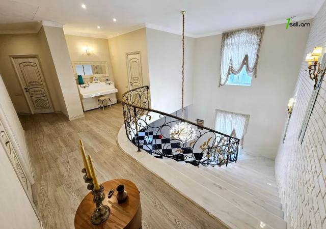 Երկու հարկանի քարե տուն Ամառանոցային փողոցում Ջրվեժում, 2100 քմ, 2 սանհանգույց, կապիտալ վերանորոգված