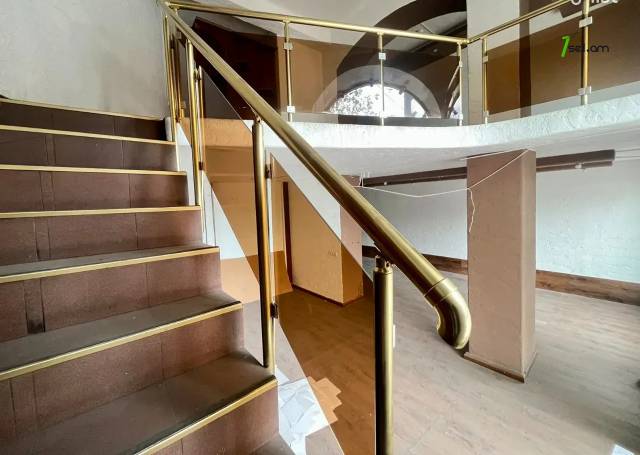 Բազմաֆունկցիոնալ գույք Թումանյան փողոցում կենտրոնում, 145 քմ