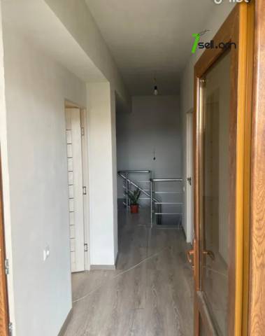 Երկու հարկանի քարե տուն Բագրևանդի փողոցում Ավանում, 150 քմ, 2 սանհանգույց, կոսմետիկ վերանորոգում