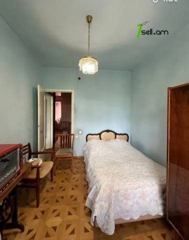 3 սենյականոց բնակարան Մամիկոնյանց փողոցում, 77 քմ, նախավերջին հարկ, կապիտալ վերանորոգված, քարե շենք