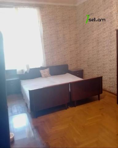 2 սենյականոց բնակարան Պարոնյան փողոցում, 70 ք.մ., բարձր առաստաղներ, 2/5 հարկ, կոսմետիկ վերանորոգում