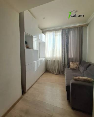 3 սենյականոց բնակարան Լենինգրադյան փողոցում, 75 ք.մ., 2 սանհանգույց, բարձր առաստաղներ, 3/5 հարկ