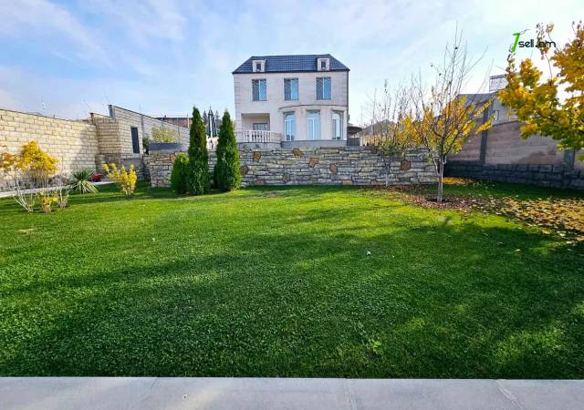 Երկու հարկանի տուն Ամառանոցային փողոցում Ջրվեժում, 2100 ք.մ., 2 սանհանգույց, կապիտալ վերանորոգված