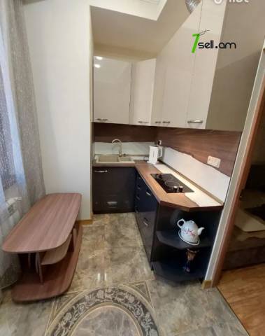 3 սենյականոց բնակարան նորակառույց շենքում Նիկողայոս Ադոնցի փողոցում, 60 ք.մ., բարձր առաստաղներ