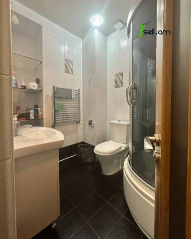 4 սենյականոց բնակարան Թումանյան փողոցում, 110 քմ, 2/4 հարկ, 2 սանհանգույց, եվրովերանորոգված