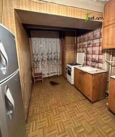 3 սենյականոց բնակարան, Բաղյան փողոցի 1-ին նրբանցք, 81 քմ, նախավերջին հարկ, մի քանի պատշգամբ