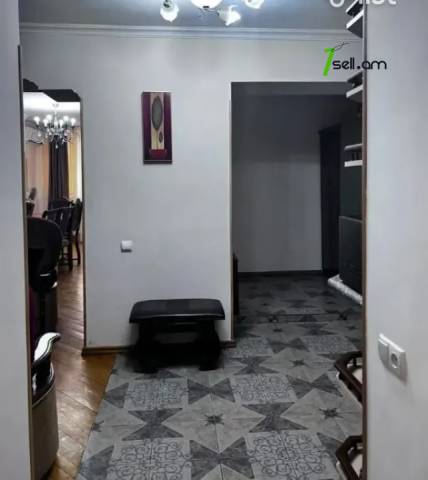 3 սենյականոց բնակարան, Zaqyan Street, 70 ք.մ., 3/5 հարկ, կապիտալ վերանորոգված, քարե շենք