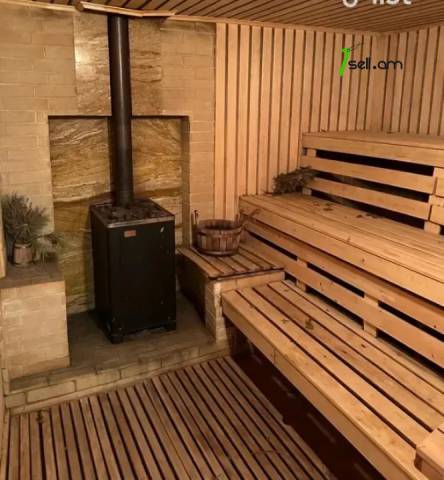 Չորս հարկանի քարե տուն Պարույր Սևակ թաղամաս 2-րդ փողոցում Առինջում, 640 քմ, 3+ սանհանգույց