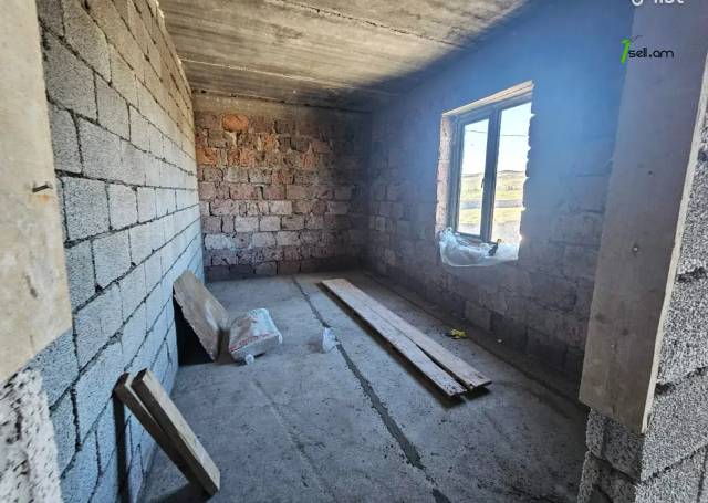 Երկու հարկանի տուն 27-րդ փողոցում Զովունիում, 120 ք.մ., 2 սանհանգույց