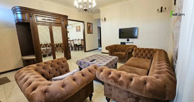 Երկու հարկանի քարե տուն Նվեր Սաֆարյան փողոցում Ավանում, 729 ք.մ., 3+ սանհանգույց