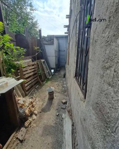 Մեկ հարկանի քարե տուն Էրեբունու փողոցում Էրեբունիում, 72 ք.մ.