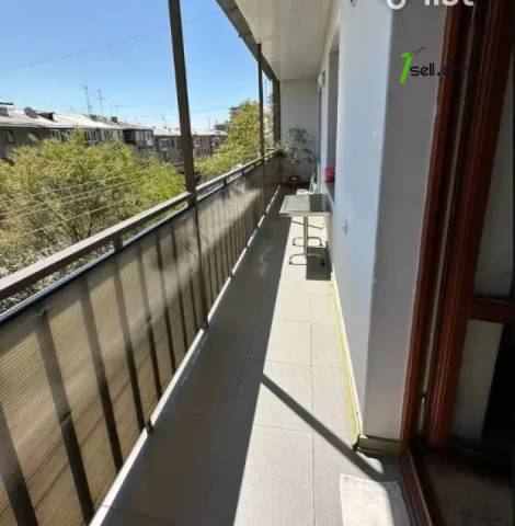 4 սենյականոց բնակարան Աղբյուր Սերոբի փողոցում, 112 ք.մ., նախավերջին հարկ, կապիտալ վերանորոգված