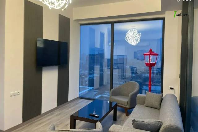 3 սենյականոց բնակարան նորակառույց շենքում Արամ Խաչատրյան փողոցում, 84 ք.մ., բարձր առաստաղներ