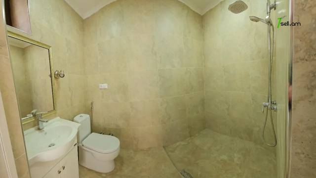 Չորս հարկանի քարե տուն Սիլիկյան 4-րդ փողոցում Աջափնյակում, 2480 ք.մ., 3+ սանհանգույց, մեծ հողամաս