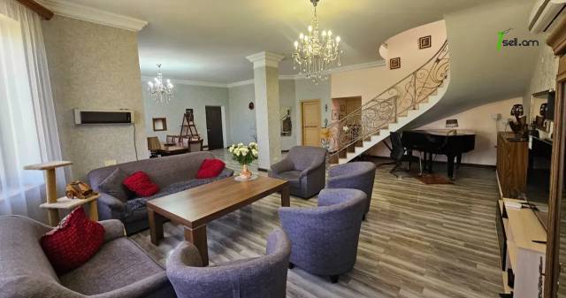 Երկու հարկանի քարե տուն Սիլիկյանի 5-րդ փողոցում Աջափնյակում, 820 քմ, 3+ սանհանգույց, մեծ հողամաս