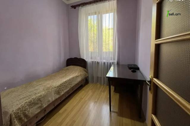 3 սենյականոց բնակարան Կիևյան փողոցում, 70 քմ, 2/5 հարկ, բարձր առաստաղներ, կապիտալ վերանորոգված