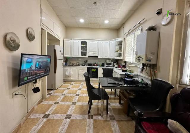 3 սենյականոց բնակարան Տերյան փողոցում, 140 ք.մ., բարձր առաստաղներ, 2/4 հարկ, քարե շենք