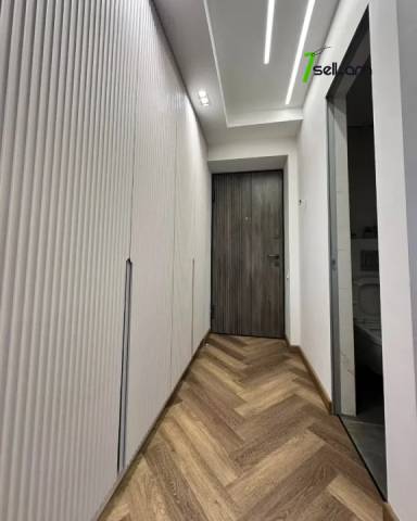 1 սենյականոց բնակարան Դերենիկ Դեմիրճյանի փողոցում, 30 ք.մ., 3/5 հարկ, կապիտալ վերանորոգված