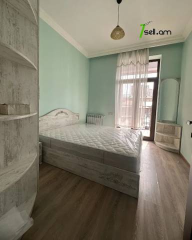 3 սենյականոց բնակարան Մարշալ Խուդյակովի փողոցում, 80 քմ, 2/4 հարկ, 2 սանհանգույց, բարձր առաստաղներ