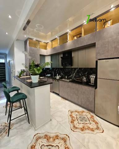 Երկու հարկանի քարե տուն Էրեբունու փողոցում Էրեբունիում, 500 ք.մ., 2 սանհանգույց