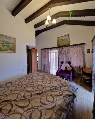 Երեք հարկանի քարե տուն Կարապետյան փողոցում Աջափնյակում, 470 ք.մ., 3+ սանհանգույց