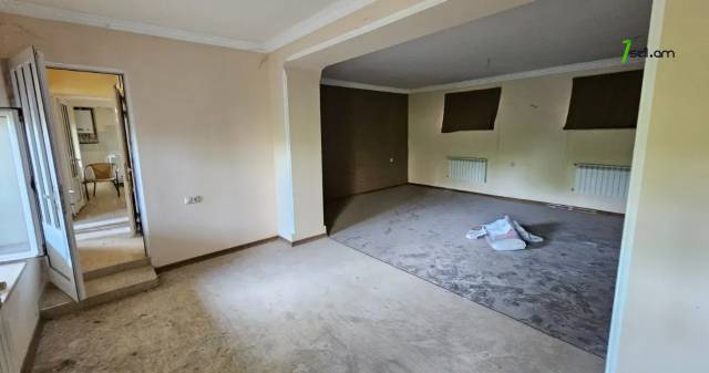 Երկու հարկանի քարե տուն Հայրիկ Մուրադյան փողոցում Արաբկիրում, 460 քմ, 3+ սանհանգույց