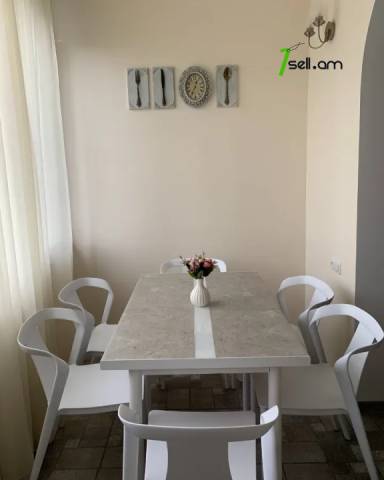 3 սենյականոց բնակարան Չարենցի փողոցում, 90 ք.մ., 3/5 հարկ, կապիտալ վերանորոգված, քարե շենք