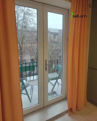 2 սենյականոց բնակարան Արամ Խաչատրյանի փողոցում, 56 ք.մ., նախավերջին հարկ, եվրովերանորոգված