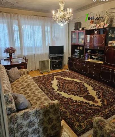 4 սենյականոց բնակարան Գալշոյան փողոցում, 94 ք.մ., նախավերջին հարկ, քարե շենք