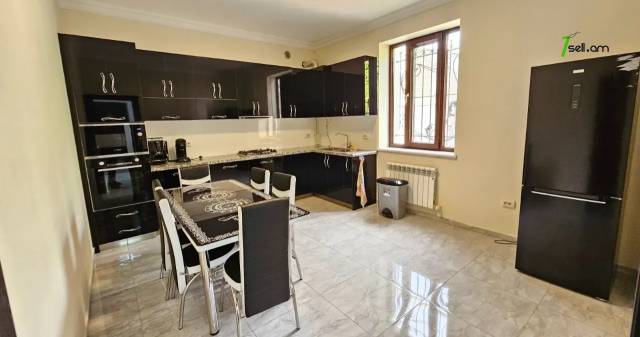 Երկու հարկանի քարե տուն Նոր Արեշի 7րդ փողոցում Էրեբունիում, 470 քմ, 3+ սանհանգույց