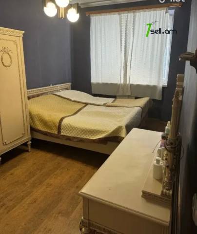 4 սենյականոց բնակարան Ազատության պողոտայում, 109 ք.մ., 2/5 հարկ, կապիտալ վերանորոգված, քարե շենք