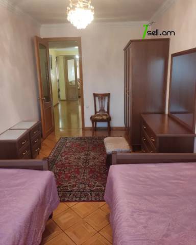 3 սենյականոց բնակարան Բաղրամյան պողոտայում, 100 քմ, նախավերջին հարկ, կապիտալ վերանորոգված, քարե շենք