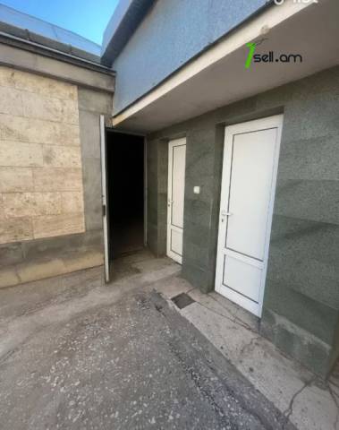 Երկու հարկանի քարե տուն Աբովյանում, 1170 ք.մ., 2 սանհանգույց, մասնակի վերանորոգում