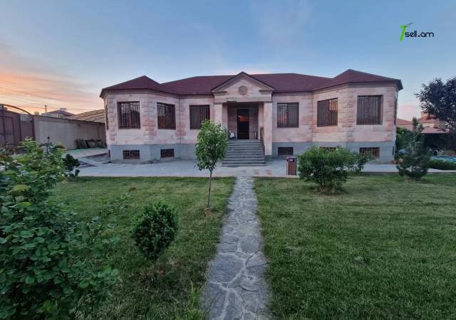 Մեկ հարկանի քարե տուն Սամվել Գևորգյան փողոցում Դավիթաշենում, 1200 ք.մ., 3+ սանհանգույց