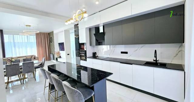 Երկու հարկանի տուն Գրիգոր Աղաբաբյան փողոցում Դավթաշենում, 800 քմ, 3+ սանհանգույց