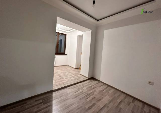 2 սենյականոց բնակարան Արամ Խաչատրյանի փողոցում, 45 ք.մ., 2/5 հարկ, կապիտալ վերանորոգված, քարե շենք