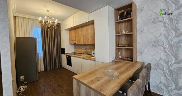 Երկու հարկանի քարե թաունհաուզ, Գ-1 թաղամաս Աջափնյակում, 400 քմ, 2 սանհանգույց, կապիտալ վերանորոգված