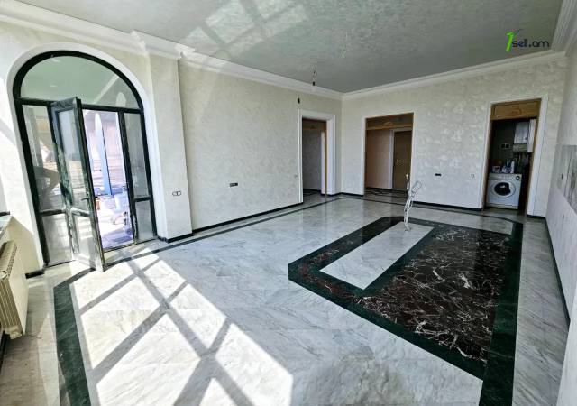 Երեք հարկանի քարե տուն Նորքի 9-րդ փողոցում Նորք Մարաշում, 1400 քմ, 3+ սանհանգույց