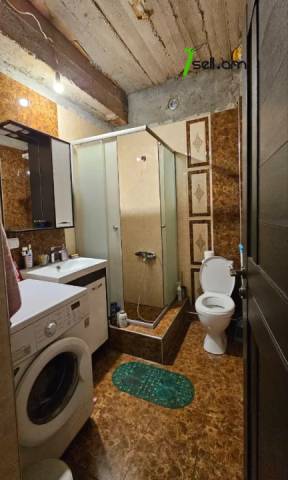 Երկու հարկանի քարե տուն Դավիթ Բեկի փողոցում Էրեբունիում, 240 քմ, 2 սանհանգույց, եվրովերանորոգված