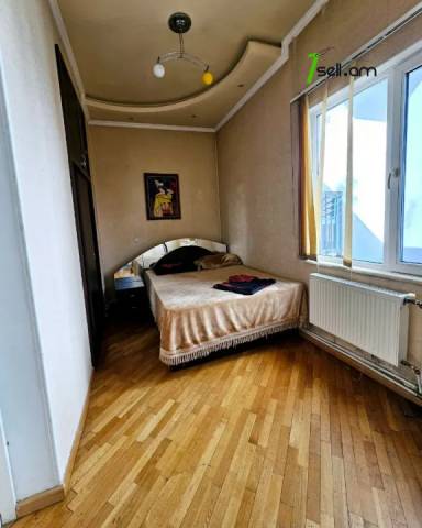 3 սենյականոց բնակարան Մաշտոցի պողոտայում, 78 ք.մ., եվրովերանորոգված, քարե շենք